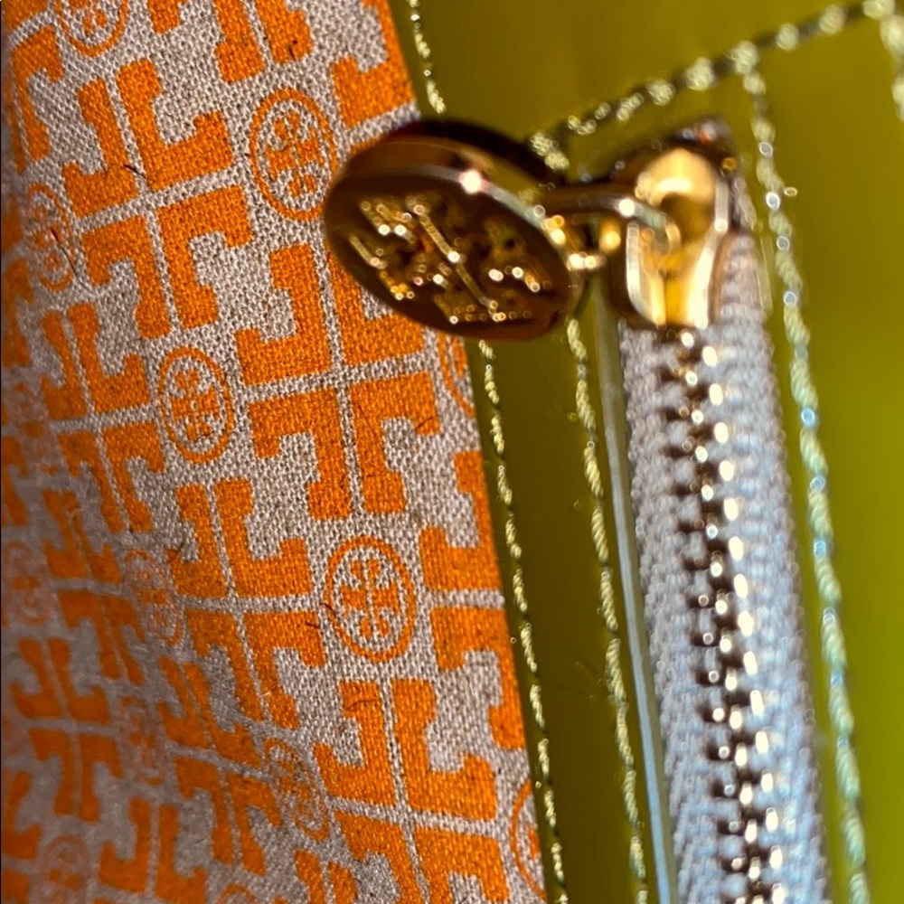 Sold 🤗Tory burch patent leather tote - Picture 12 of 16